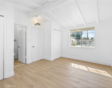 20321 Hamlin Street - Photo Thumbnail 16