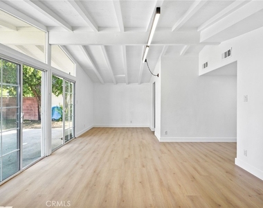 20321 Hamlin Street - Photo Thumbnail 6