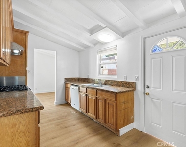 20321 Hamlin Street - Photo Thumbnail 14