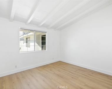 20321 Hamlin Street - Photo Thumbnail 21
