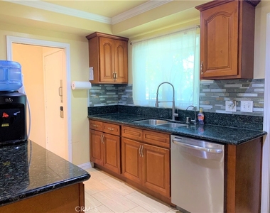 1638 Grove Place - Photo Thumbnail 3