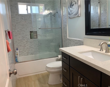 1638 Grove Place - Photo Thumbnail 6