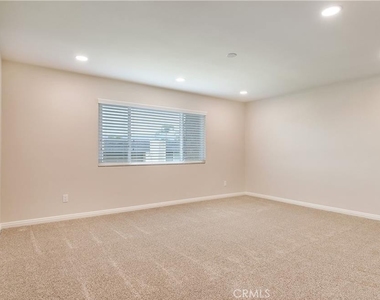 11119 Poplar Street - Photo Thumbnail 6