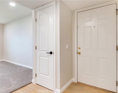 11119 Poplar Street - Photo Thumbnail 4