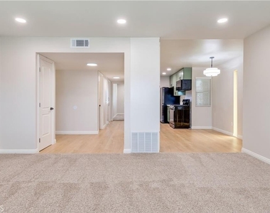 11119 Poplar Street - Photo Thumbnail 9