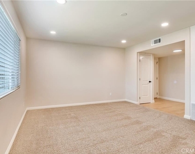 11119 Poplar Street - Photo Thumbnail 7