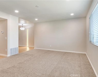 11119 Poplar Street - Photo Thumbnail 8