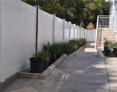 3698 1/2 Fredonia Drive - Photo Thumbnail 7