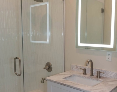 3698 1/2 Fredonia Drive - Photo Thumbnail 5