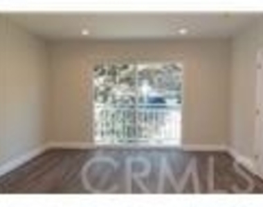 3698 1/2 Fredonia Drive - Photo Thumbnail 4