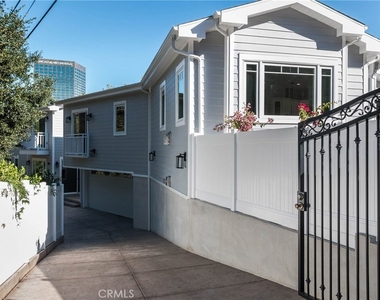 3698 1/2 Fredonia Drive - Photo Thumbnail 1