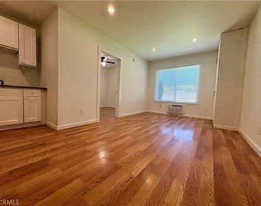 20222 Devonshire Street - Photo Thumbnail 2