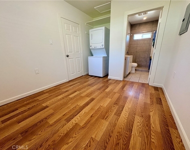 20222 Devonshire Street - Photo Thumbnail 3
