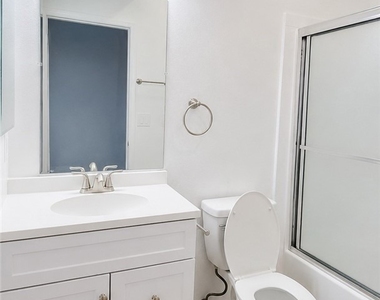 7900 Woodman Avenue - Photo Thumbnail 8