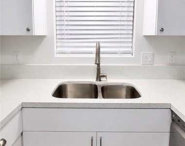7900 Woodman Avenue - Photo Thumbnail 6
