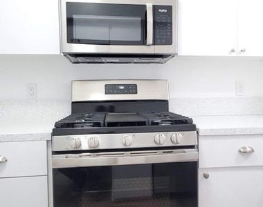 7900 Woodman Avenue - Photo Thumbnail 4