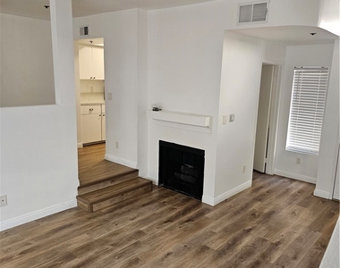 7900 Woodman Avenue - Photo Thumbnail 15