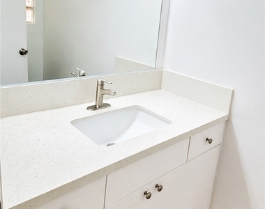 7900 Woodman Avenue - Photo Thumbnail 7