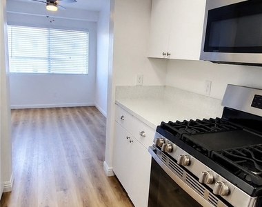 7900 Woodman Avenue - Photo Thumbnail 5