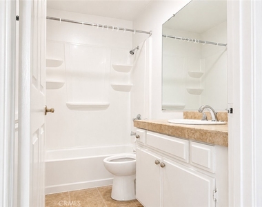 7035 Woodley Ave - Photo Thumbnail 9