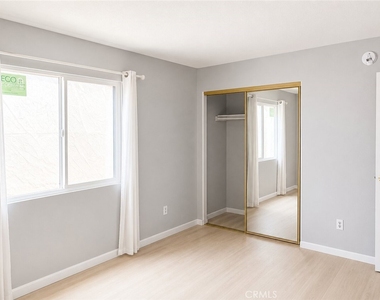 7035 Woodley Ave - Photo Thumbnail 8