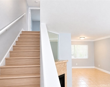 7035 Woodley Ave - Photo Thumbnail 5