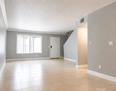 7035 Woodley Ave - Photo Thumbnail 1