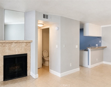 7035 Woodley Ave - Photo Thumbnail 3