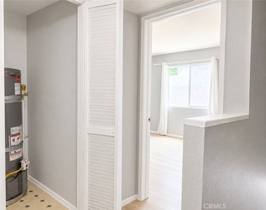 7035 Woodley Ave - Photo Thumbnail 12