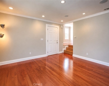 7021 Geyser Avenue - Photo Thumbnail 5