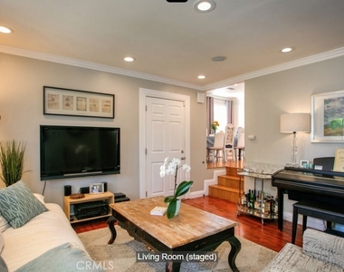 7021 Geyser Avenue - Photo Thumbnail 4