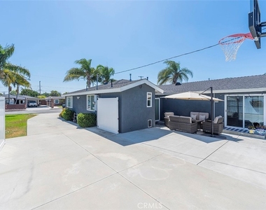18417 Glenburn Avenue - Photo Thumbnail 34