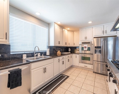 18417 Glenburn Avenue - Photo Thumbnail 10