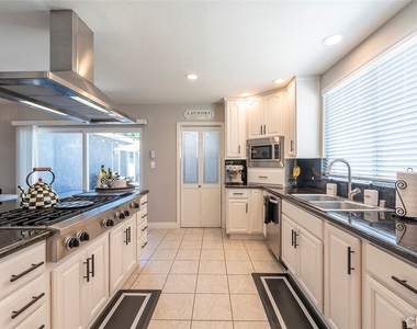 18417 Glenburn Avenue - Photo Thumbnail 7