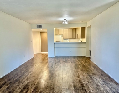 1441 Brett Place - Photo Thumbnail 3