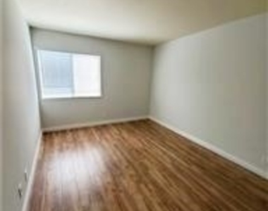 2538 Sundial Dr - Photo Thumbnail 7