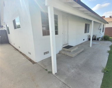 5651 Radford Avenue - Photo Thumbnail 37