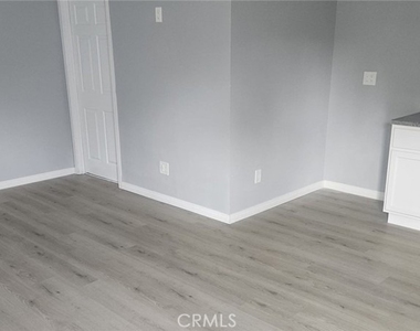 5651 Radford Avenue - Photo Thumbnail 43