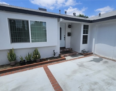5651 Radford Avenue - Photo Thumbnail 1