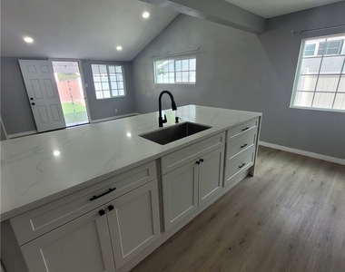 5651 Radford Avenue - Photo Thumbnail 30
