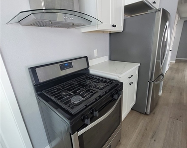 5651 Radford Avenue - Photo Thumbnail 34
