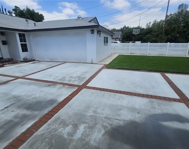 5651 Radford Avenue - Photo Thumbnail 2