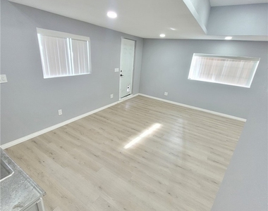 5651 Radford Avenue - Photo Thumbnail 42