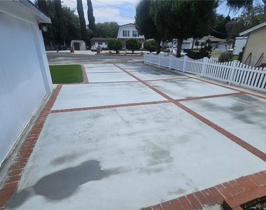 5651 Radford Avenue - Photo Thumbnail 4