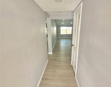 5651 Radford Avenue - Photo Thumbnail 9