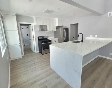 5651 Radford Avenue - Photo Thumbnail 33