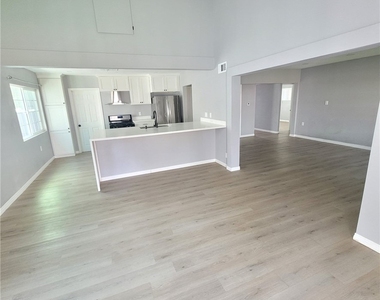 5651 Radford Avenue - Photo Thumbnail 32