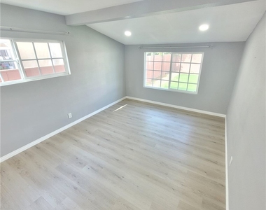 5651 Radford Avenue - Photo Thumbnail 23