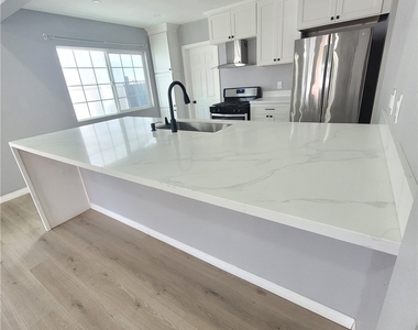 5651 Radford Avenue - Photo Thumbnail 31