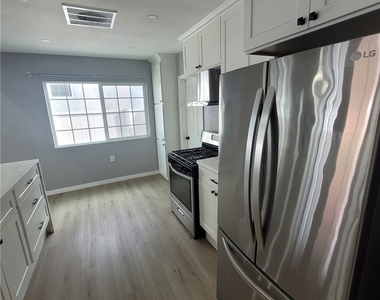 5651 Radford Avenue - Photo Thumbnail 29